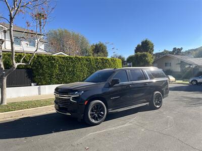 Chevrolet Suburban's photo