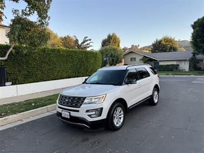 2017 Ford Explorer XLT   - Photo 2 - Studio City, CA 91604