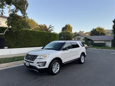 2017 Ford Explorer XLT   - Photo 1 - Studio City, CA 91604