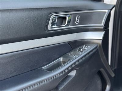 2017 Ford Explorer XLT   - Photo 33 - Studio City, CA 91604
