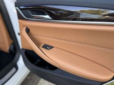 2018 BMW 530e iPerformance   - Photo 51 - Studio City, CA 91604