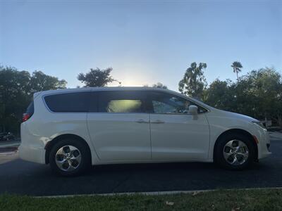 2020 Chrysler Pacifica Hybrid Touring   - Photo 7 - Studio City, CA 91604