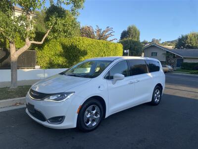 2020 Chrysler Pacifica Hybrid Touring   - Photo 2 - Studio City, CA 91604