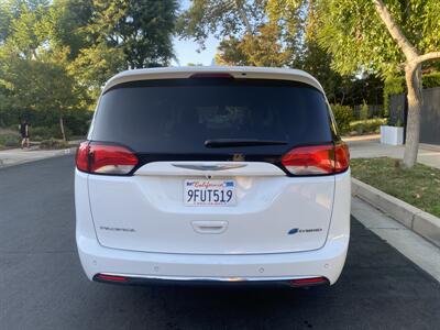2020 Chrysler Pacifica Hybrid Touring   - Photo 10 - Studio City, CA 91604