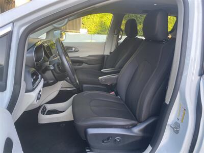 2020 Chrysler Pacifica Hybrid Touring   - Photo 14 - Studio City, CA 91604