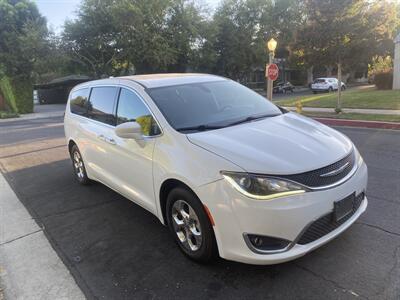 2020 Chrysler Pacifica Hybrid Touring   - Photo 5 - Studio City, CA 91604