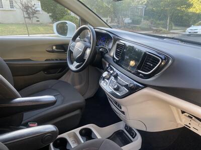 2020 Chrysler Pacifica Hybrid Touring   - Photo 19 - Studio City, CA 91604