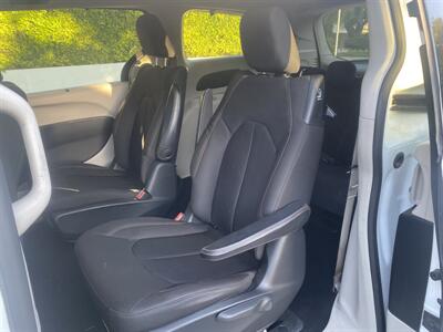 2020 Chrysler Pacifica Hybrid Touring   - Photo 18 - Studio City, CA 91604
