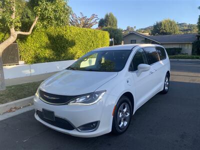 2020 Chrysler Pacifica Hybrid Touring   - Photo 3 - Studio City, CA 91604