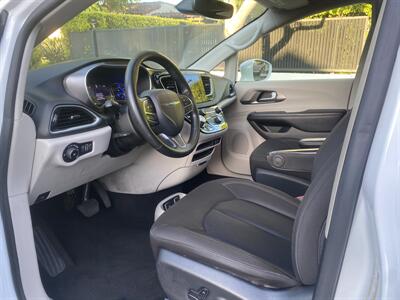 2020 Chrysler Pacifica Hybrid Touring   - Photo 15 - Studio City, CA 91604