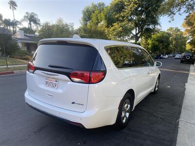 2020 Chrysler Pacifica Hybrid Touring   - Photo 9 - Studio City, CA 91604