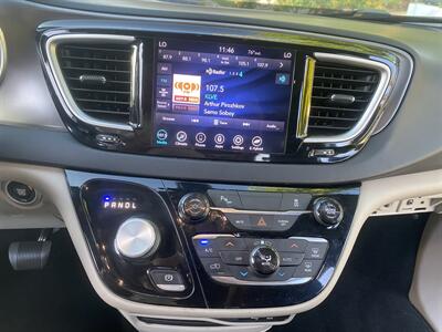 2020 Chrysler Pacifica Hybrid Touring   - Photo 27 - Studio City, CA 91604