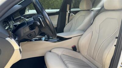 2019 BMW 530e iPerformance   - Photo 29 - Studio City, CA 91604