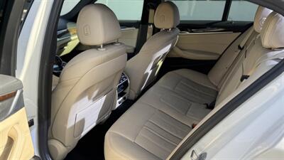 2019 BMW 530e iPerformance   - Photo 32 - Studio City, CA 91604