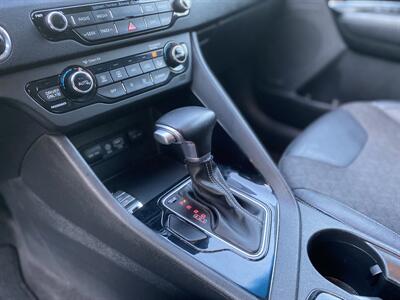 2017 Kia Niro EX   - Photo 29 - Studio City, CA 91604