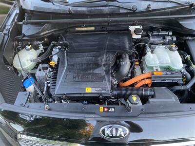 2017 Kia Niro EX   - Photo 46 - Studio City, CA 91604