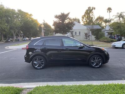 2017 Kia Niro EX   - Photo 18 - Studio City, CA 91604
