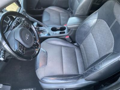2017 Kia Niro EX   - Photo 24 - Studio City, CA 91604