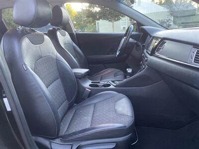 2017 Kia Niro EX   - Photo 43 - Studio City, CA 91604