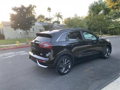 2017 Kia Niro EX   - Photo 17 - Studio City, CA 91604
