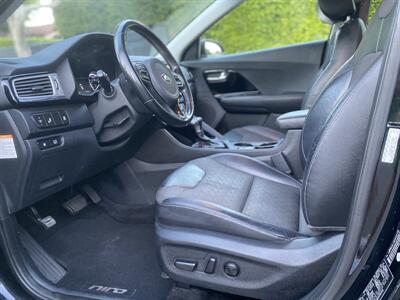 2017 Kia Niro EX   - Photo 22 - Studio City, CA 91604