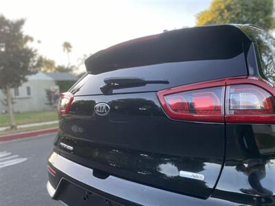 2017 Kia Niro EX   - Photo 14 - Studio City, CA 91604