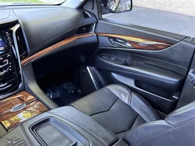 2015 Cadillac Escalade Premium   - Photo 48 - Studio City, CA 91604