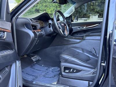 2015 Cadillac Escalade Premium   - Photo 24 - Studio City, CA 91604