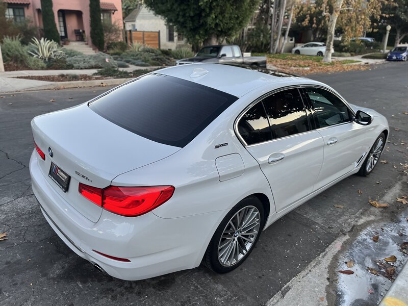 2018 BMW 5 Series 530e photo 12