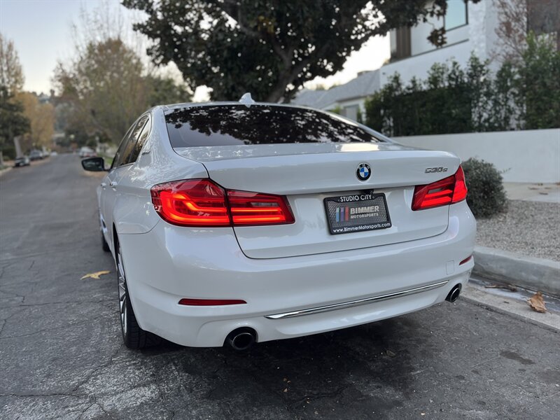 2018 BMW 5 Series 530e photo 10