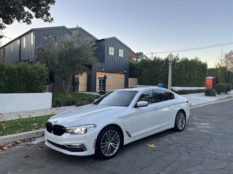 2018 BMW 5 Series 530e photo 1