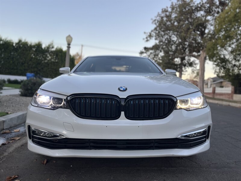 2018 BMW 5 Series 530e photo 8