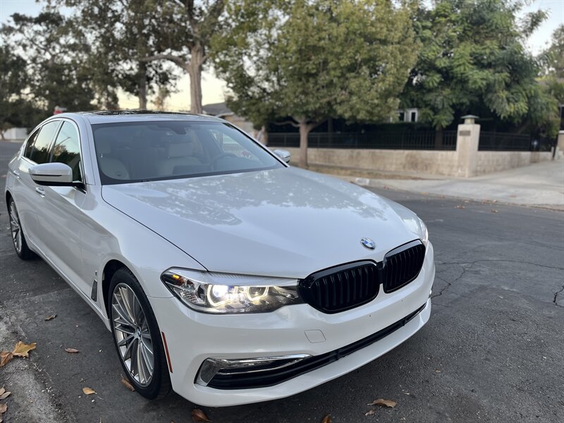 2018 BMW 5 Series 530e photo 17