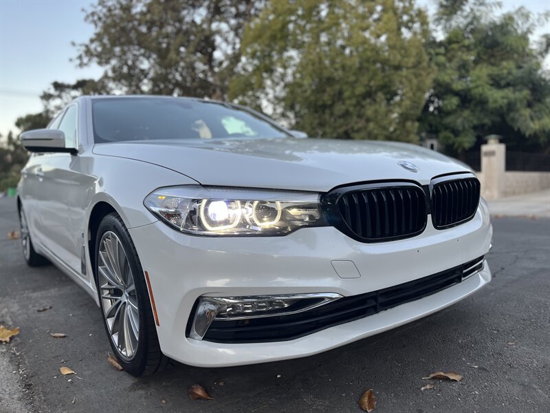 2018 BMW 5 Series 530e photo 16