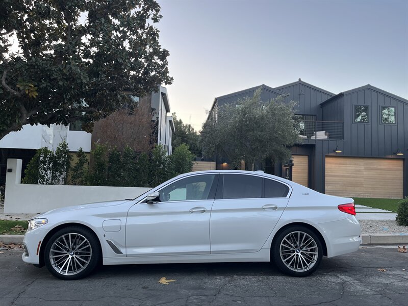 2018 BMW 5 Series 530e photo 4