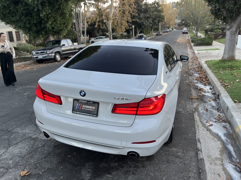 2018 BMW 5 Series 530e photo 15