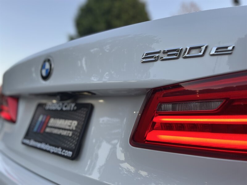 2018 BMW 5 Series 530e photo 31