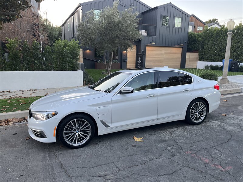 2018 BMW 5 Series 530e photo 3