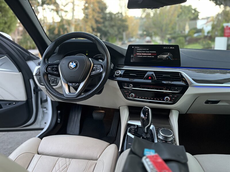 2018 BMW 5 Series 530e photo 30