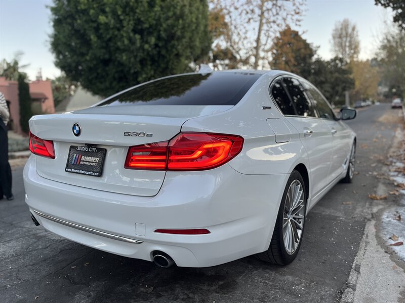 2018 BMW 5 Series 530e photo 14