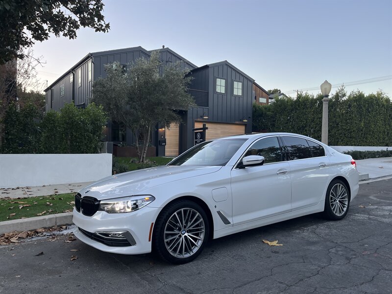 2018 BMW 5 Series 530e photo 2