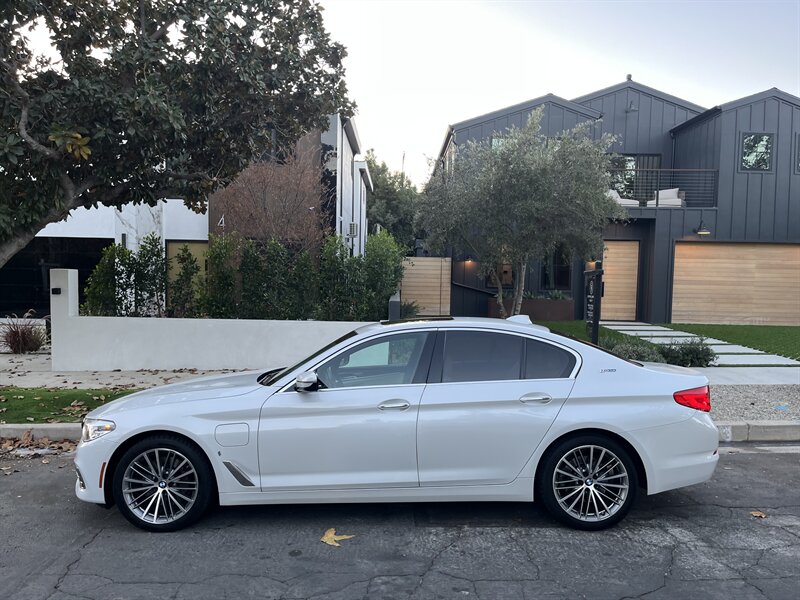 2018 BMW 5 Series 530e photo 9