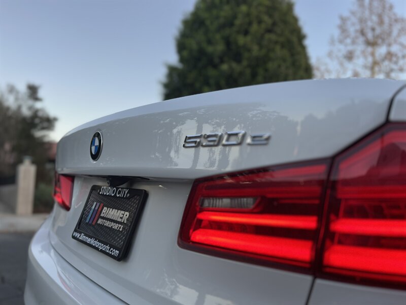 2018 BMW 5 Series 530e photo 32