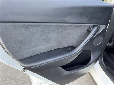 2022 Tesla Model Y Long Range   - Photo 31 - Studio City, CA 91604