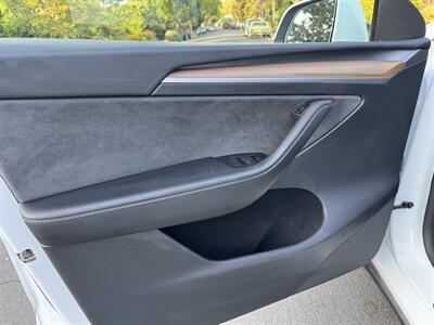 2022 Tesla Model Y Long Range   - Photo 24 - Studio City, CA 91604