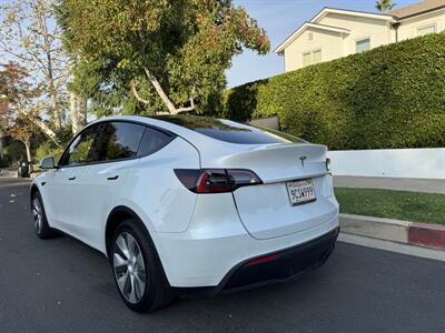 2022 Tesla Model Y Long Range   - Photo 13 - Studio City, CA 91604