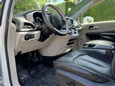 2018 Chrysler Pacifica Hybrid Limited   - Photo 26 - Studio City, CA 91604