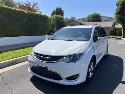 2018 Chrysler Pacifica Hybrid Limited   - Photo 5 - Studio City, CA 91604