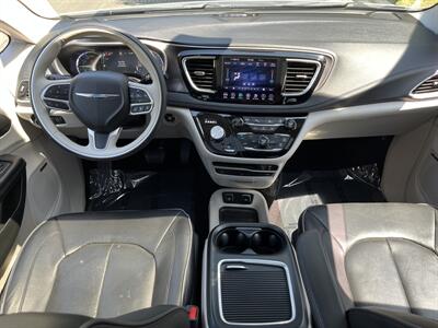 2018 Chrysler Pacifica Hybrid Limited   - Photo 22 - Studio City, CA 91604