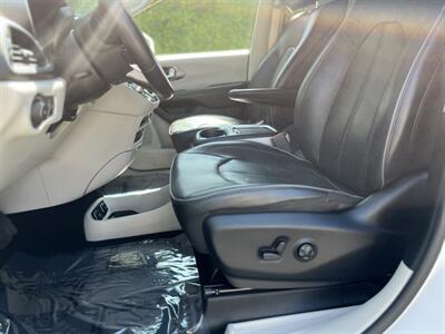 2018 Chrysler Pacifica Hybrid Limited   - Photo 24 - Studio City, CA 91604